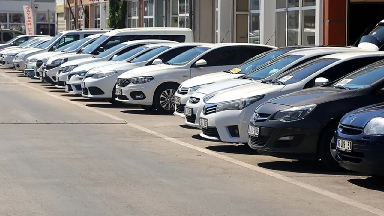 İkinci el oto satışında 6 ay-6 bin km şartı bitiyor mu? Ticaret Bakanlığı'ndan açıklama var