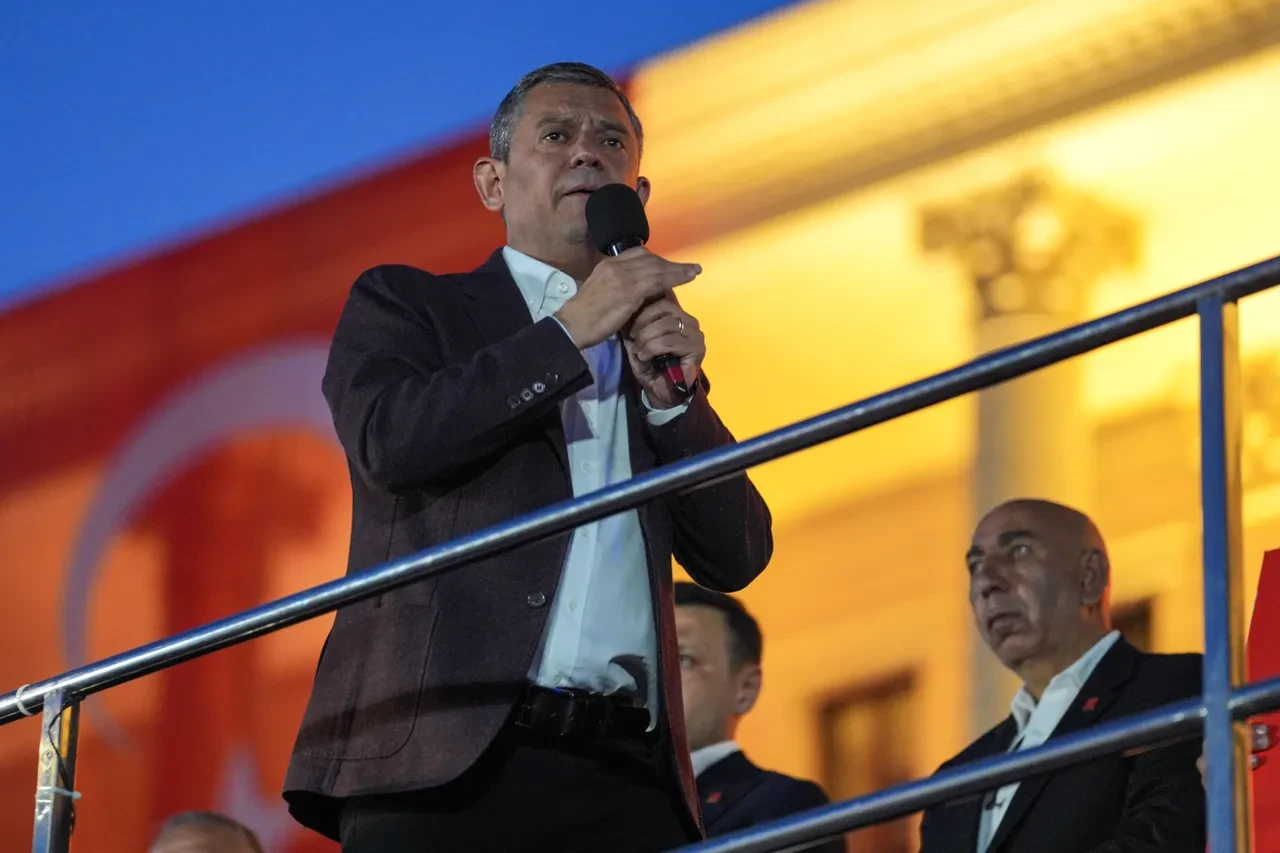 Özgür Özel'den erken seçim çağrısı! Sandık için tarih verdi