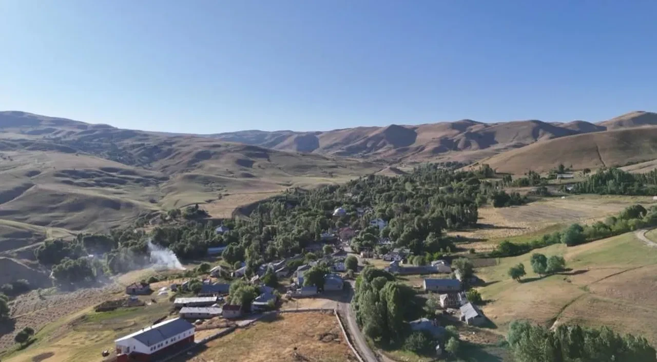 YKS çıkışında kızını çiçeklerle karşılamıştı! Türkiye'nin gönlünü fetheden baba konuştu
