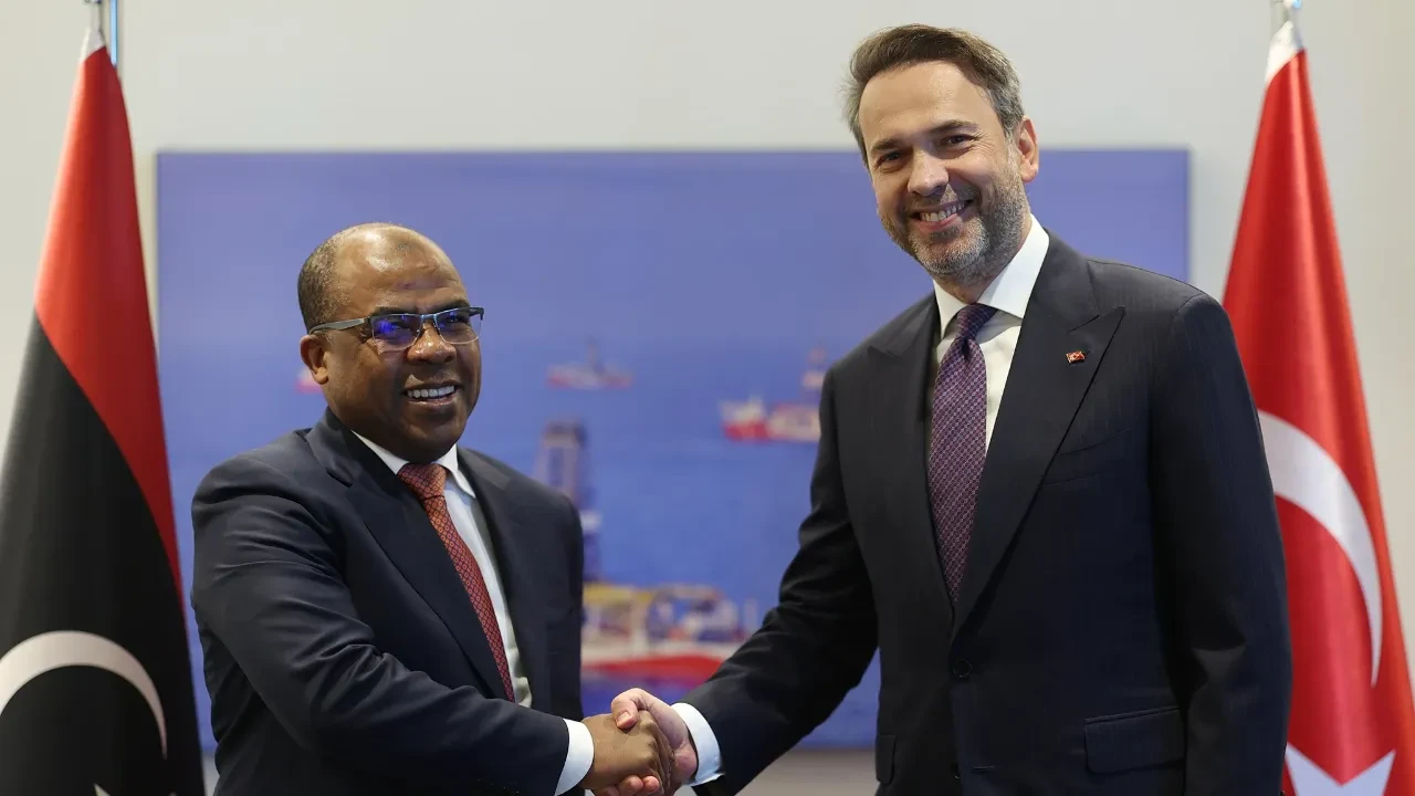 Bakan Bayraktar'dan Libya'da iş birliği görüşmesi
