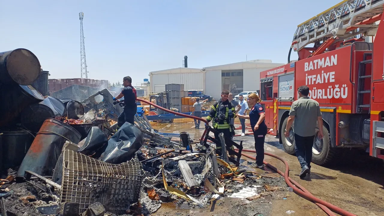 Batman OSB'de fabrikada çıkan yangın söndürüldü