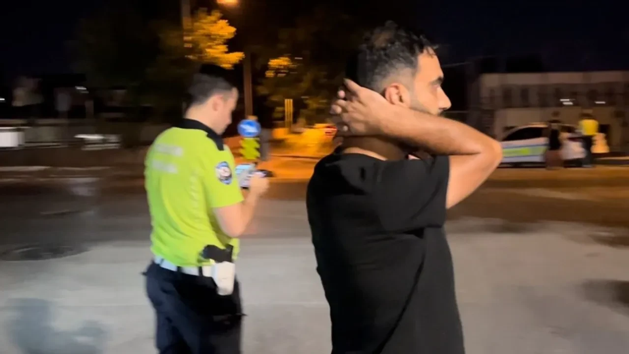 Bir promille ehliyeti kaptırınca kendi kendine bela okudu