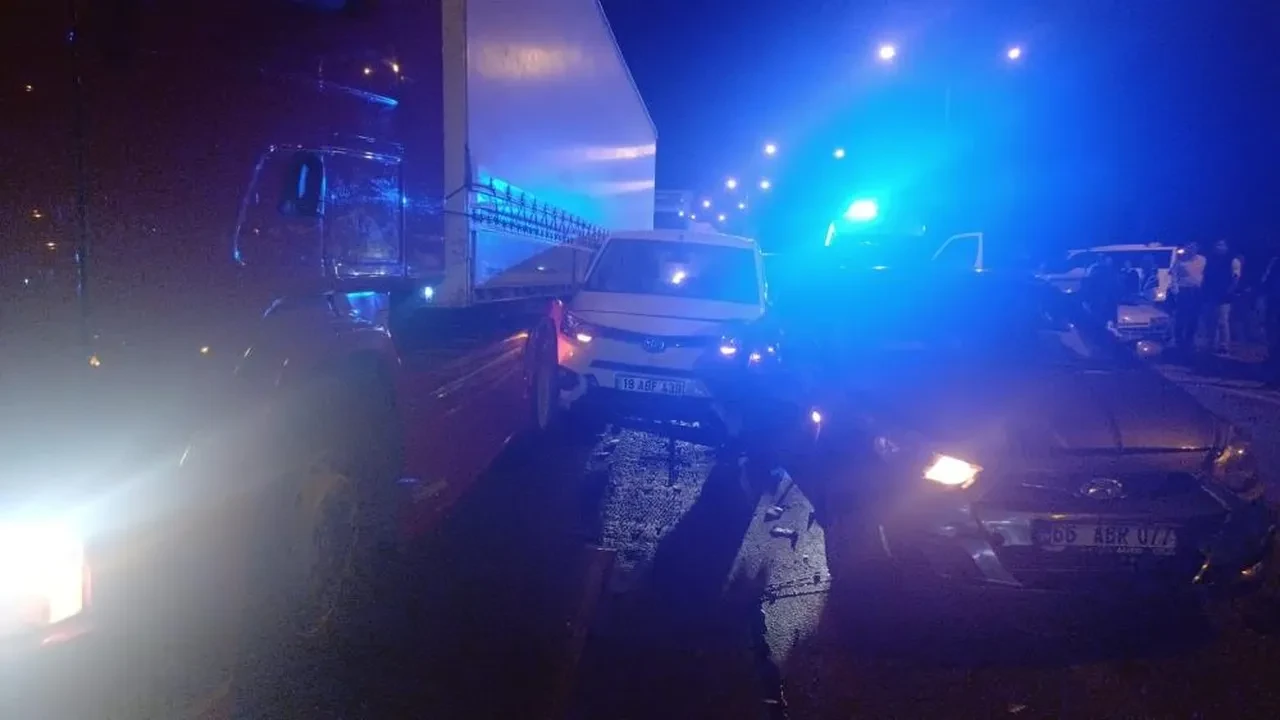 Çorum'da zincirleme trafik kazası! Yaralılar var