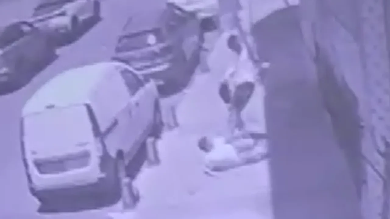 Gaziosmanpaşa'da engelli çocuğa darp kamerada