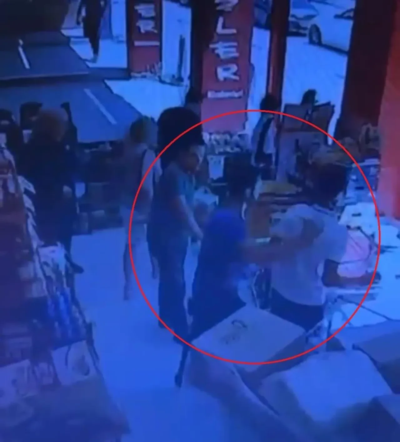 Hırsız-polisin nefes kesen kovalamacası! 100 bin TL'lik telefon çaldı, ekiplerden kaçamadı