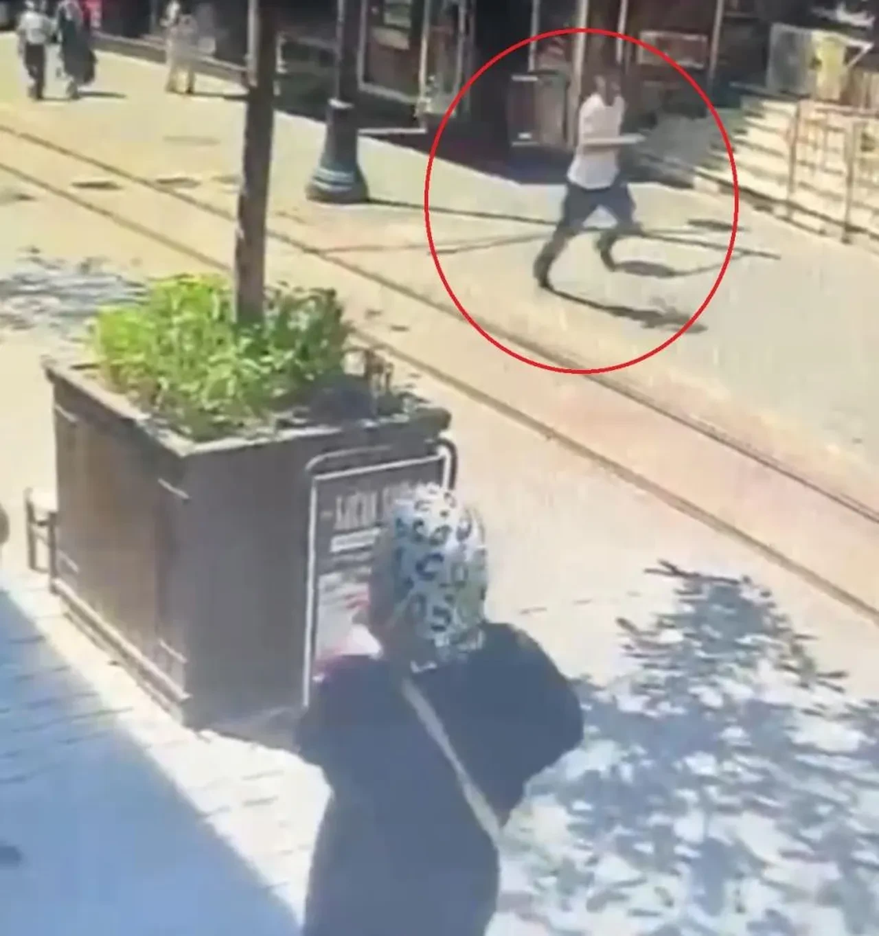 Hırsız-polisin nefes kesen kovalamacası! 100 bin TL'lik telefon çaldı, ekiplerden kaçamadı