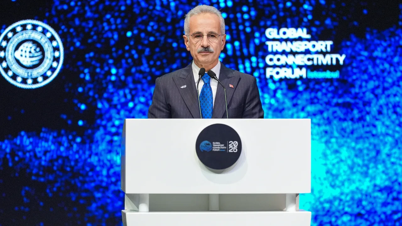 Küresel Ulaştırma Koridorları Forumu! Bakan Uraloğlu'ndan önemli mesajlar: Türkiye jeostratejik bir güven adası haline geldi