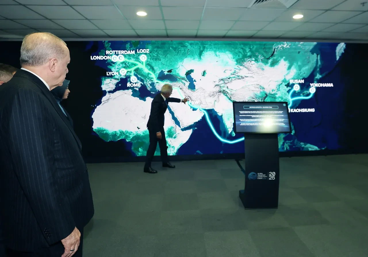 Küresel Ulaştırma Koridorları Forumu! Bakan Uraloğlu'ndan önemli mesajlar: Türkiye jeostratejik bir güven adası haline geldi