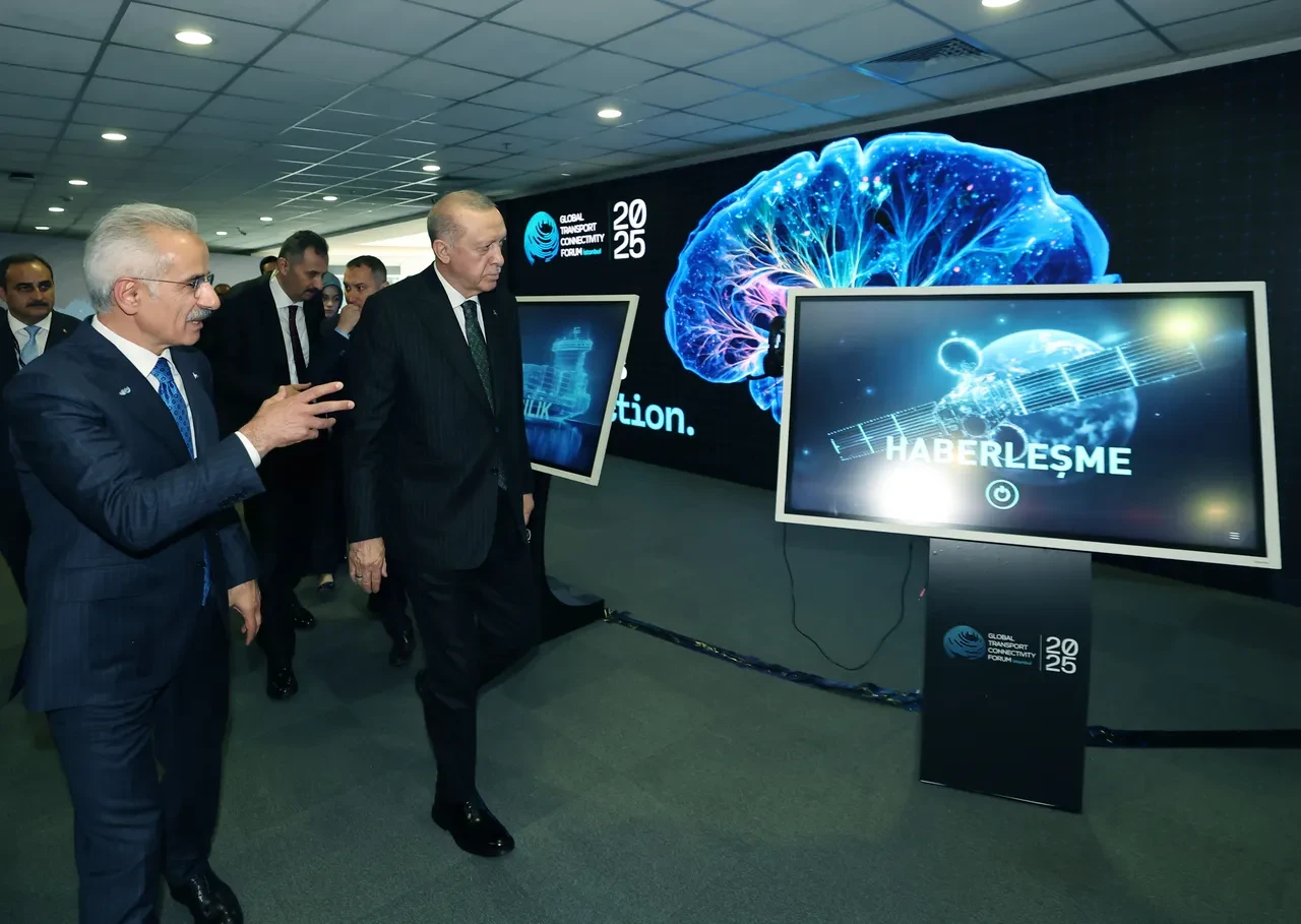 Küresel Ulaştırma Koridorları Forumu! Bakan Uraloğlu'ndan önemli mesajlar: Türkiye jeostratejik bir güven adası haline geldi