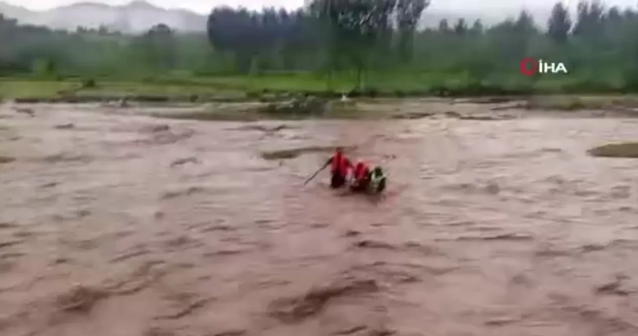 Pakistan'ı sel felaketi vurdu: Aynı aileden çok sayıda kişi hayatını kaybetti