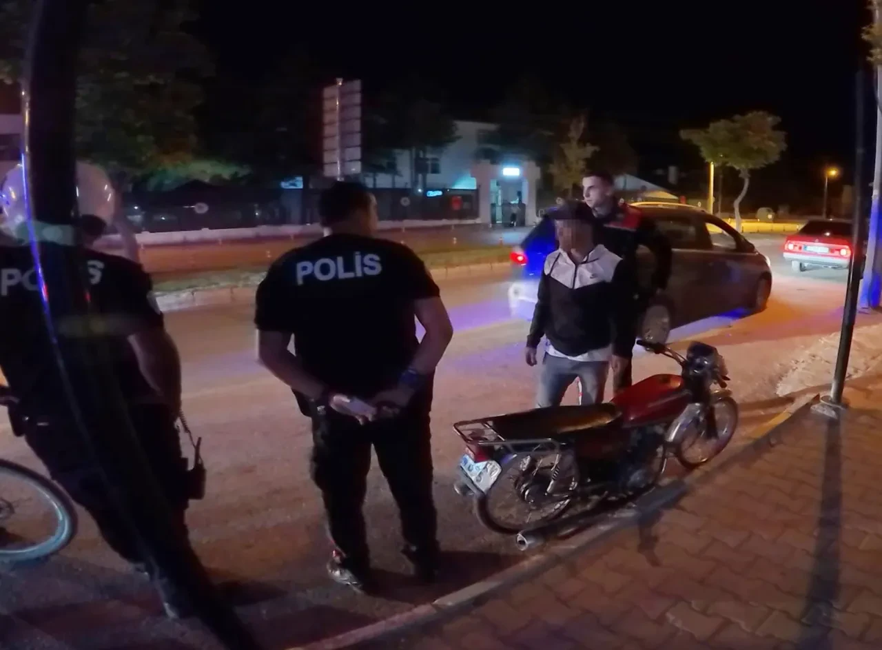 Polis ve sağlıkçıların alkollü sürücü ile imtihanı! Ne yaptılarsa ikna edemediler