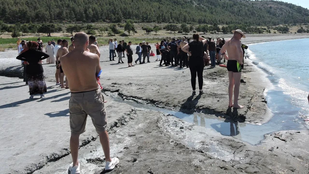 Salda Gölü'nde eğlence kabusa döndü! Genç kız bir anda gözden kayboldu