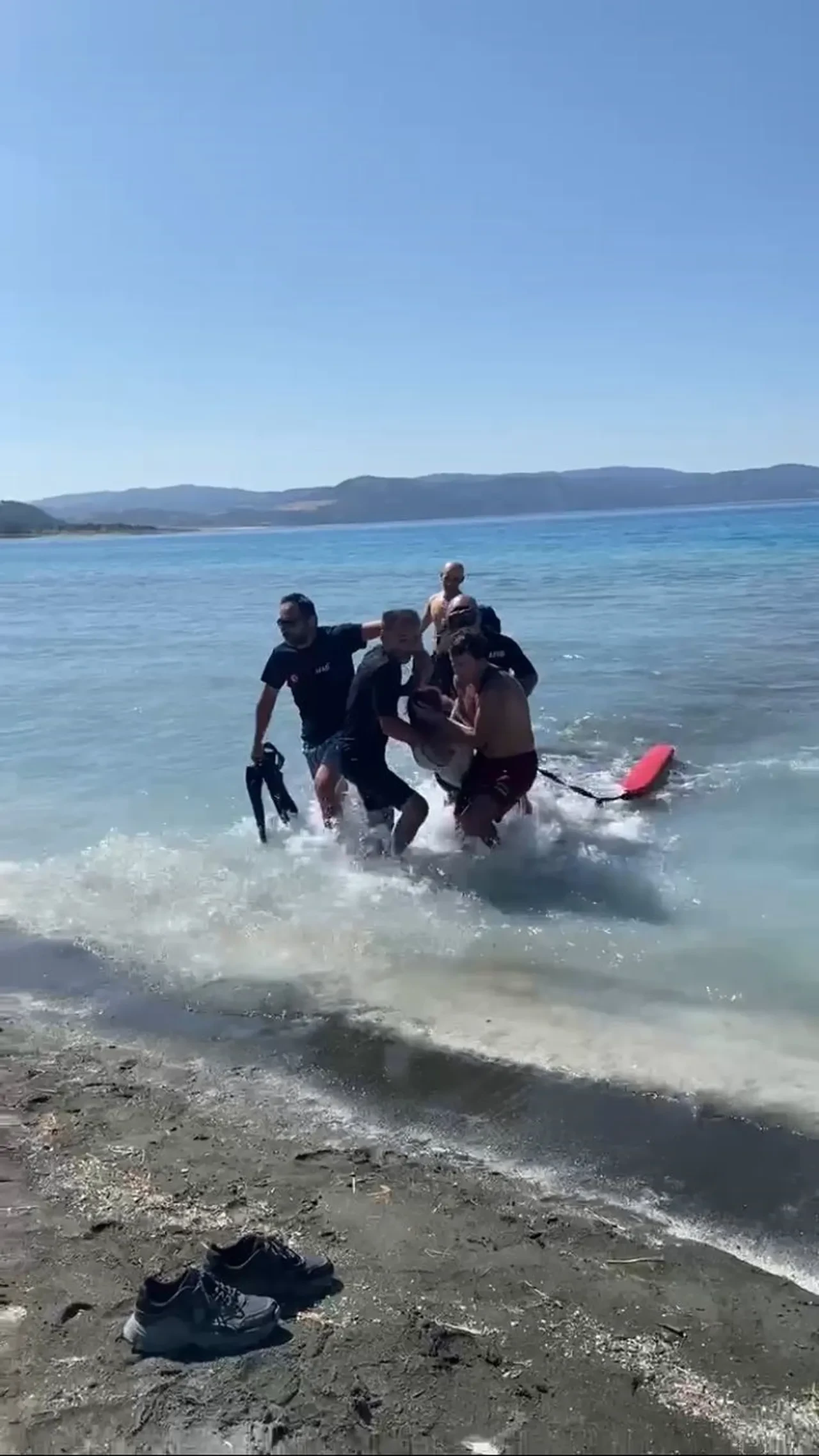Salda Gölü'nde eğlence kabusa döndü! Genç kız bir anda gözden kayboldu