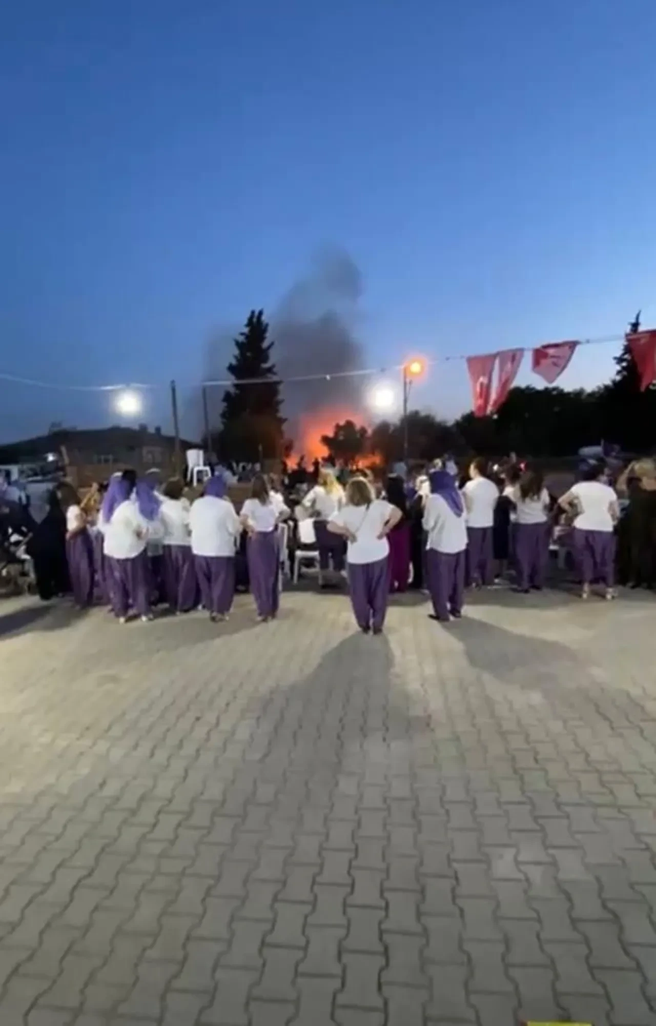 Şalvar gecesi havai fişekle yangına dönüştü!