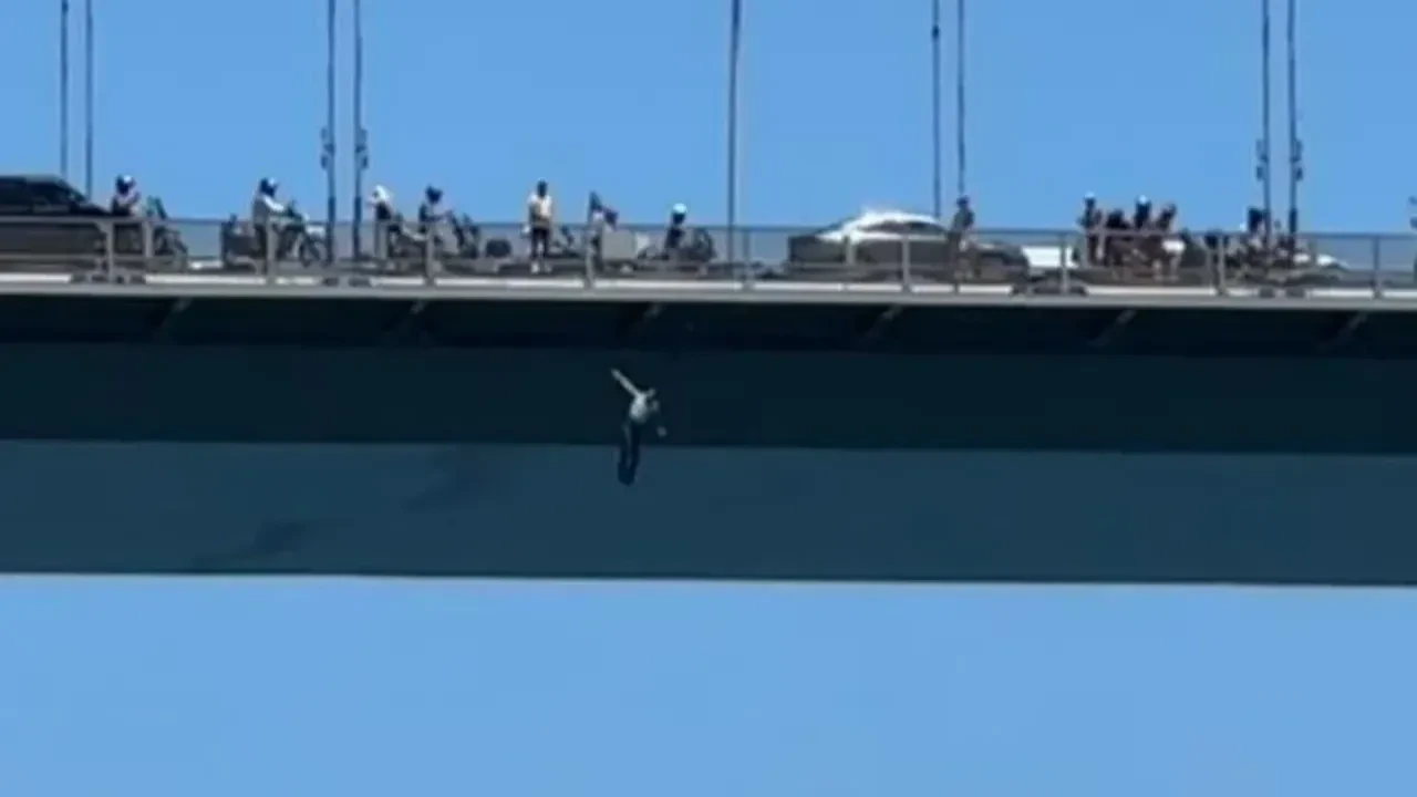 15 Temmuz Şehitler Köprüsü’nde intihar eden kişi hayatını kaybetti