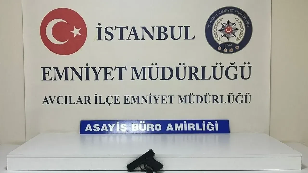 Avcılar’da sokak ortasında iki kişiyi silahla vuran şüpheli silahla birlikte yakalandı