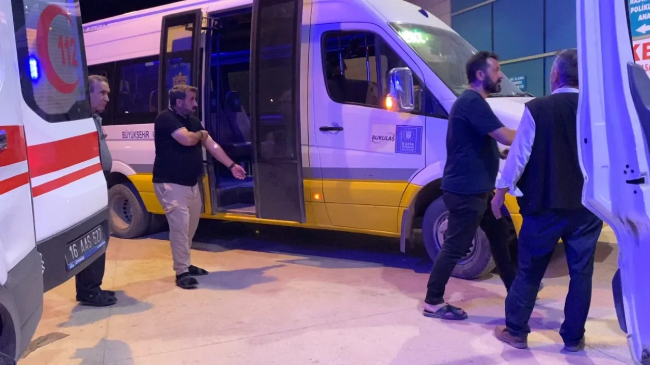 Hızır acil gibi minibüs şoförü! Kalp krizi geçiren hastanın hayatını kurtardı