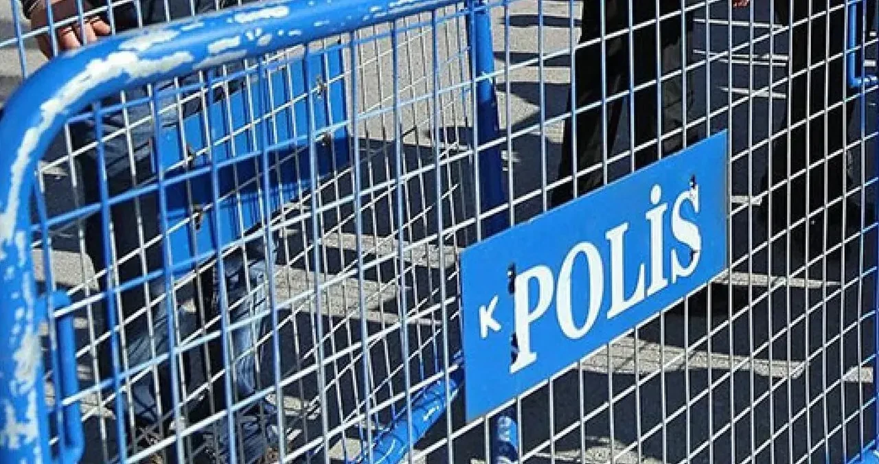 Kadıköy'de izinsiz gösteri: İrfan Değirmenci dahil 47 kişi gözaltına alındı