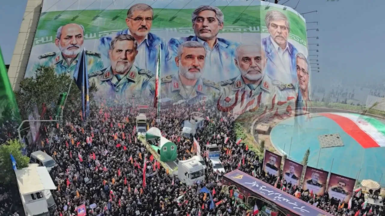 'Öldü' demişlerdi cenazede ortaya çıktı! Tahran'da İsrail saldırısında ölenler için tören