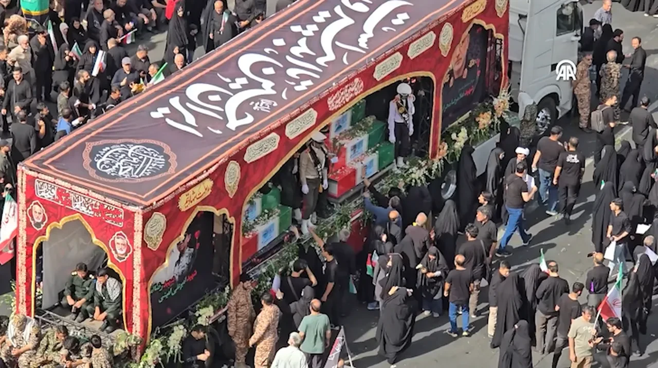 'Öldü' demişlerdi cenazede ortaya çıktı! Tahran'da İsrail saldırısında ölenler için tören