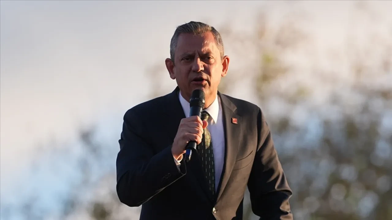 Özgür Özel Almanca biliyor mu? Özel'in yabancı dil bilgisi dikkat çekti