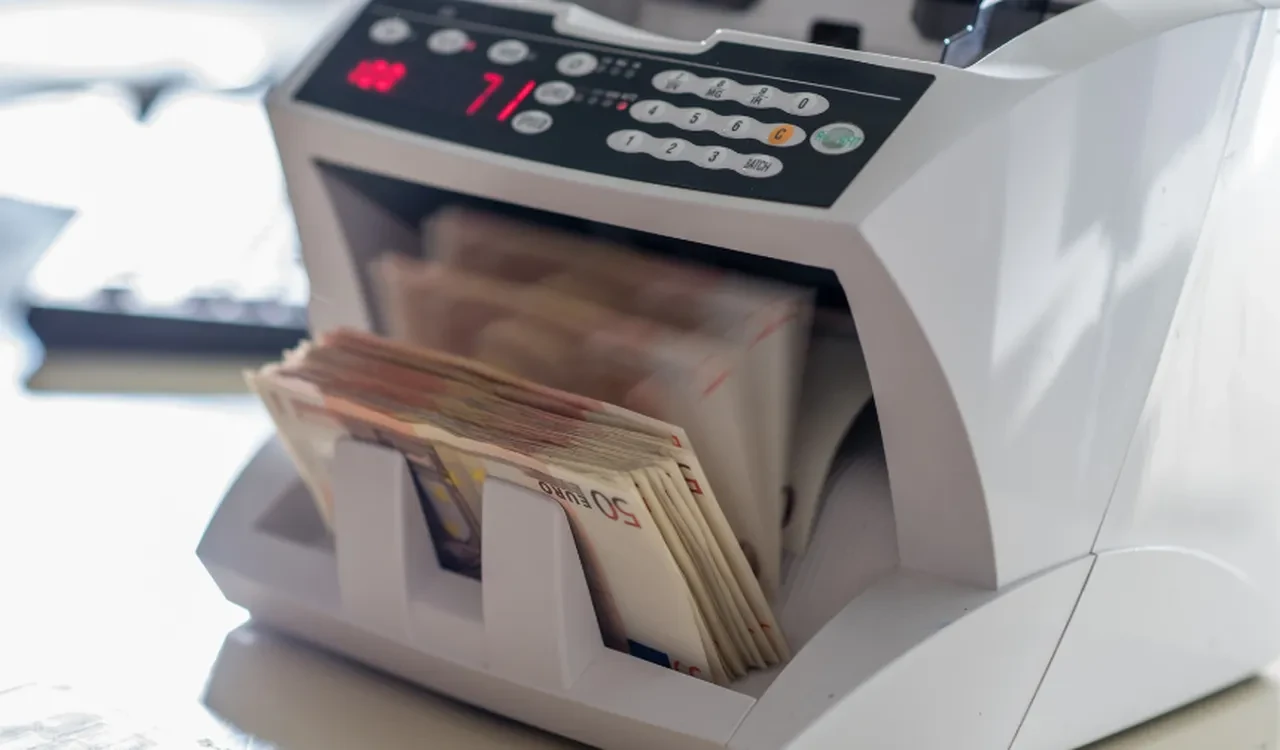 Sahte para paniği! Berberde, manavda, bakkalda: Para sayma makineleri kapış kapış gidiyor