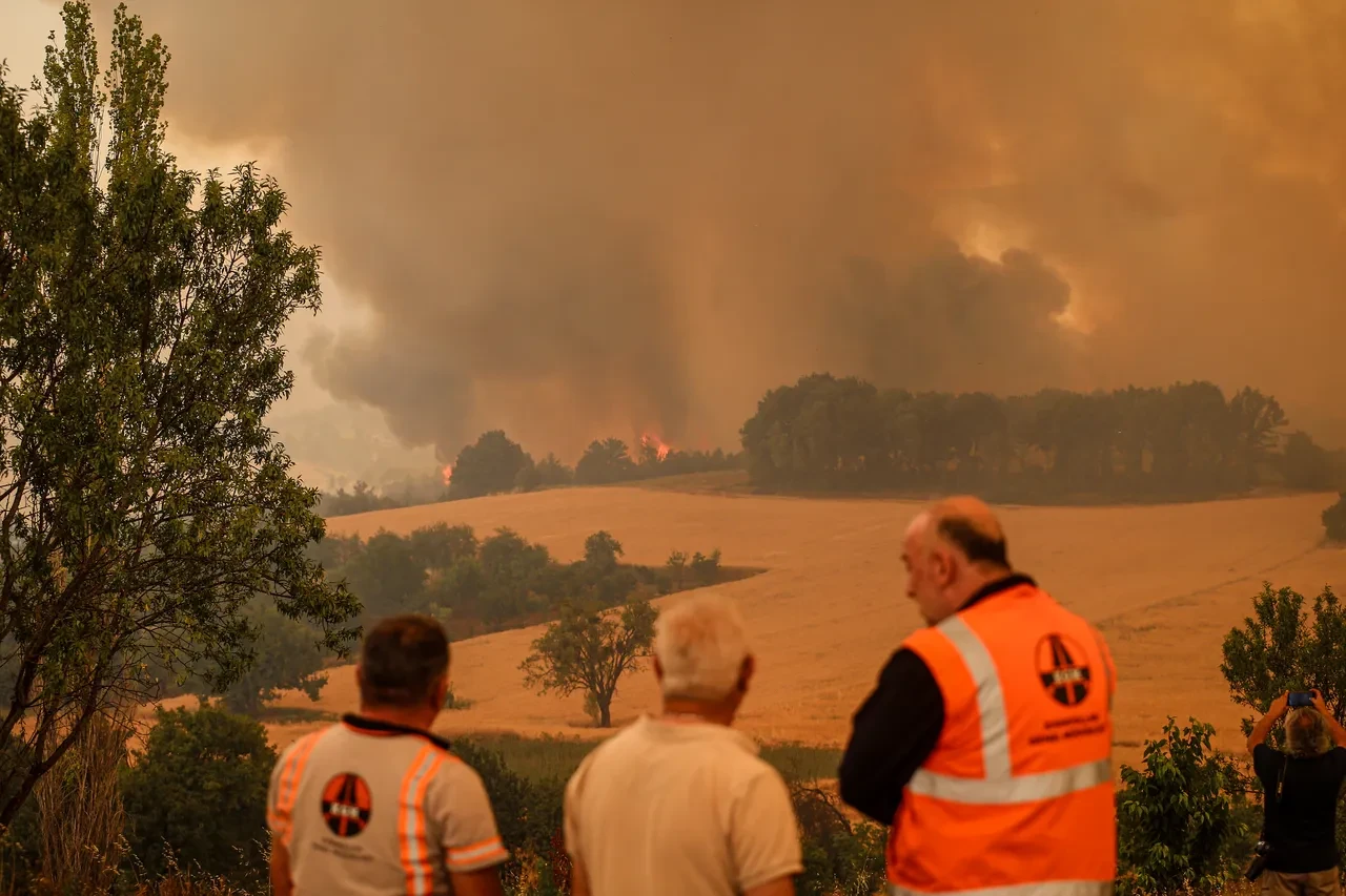 Sakarya'da itfaiyecilerin ölüm kalım savaşı kamerada! 'Geri gel, yanacağız'