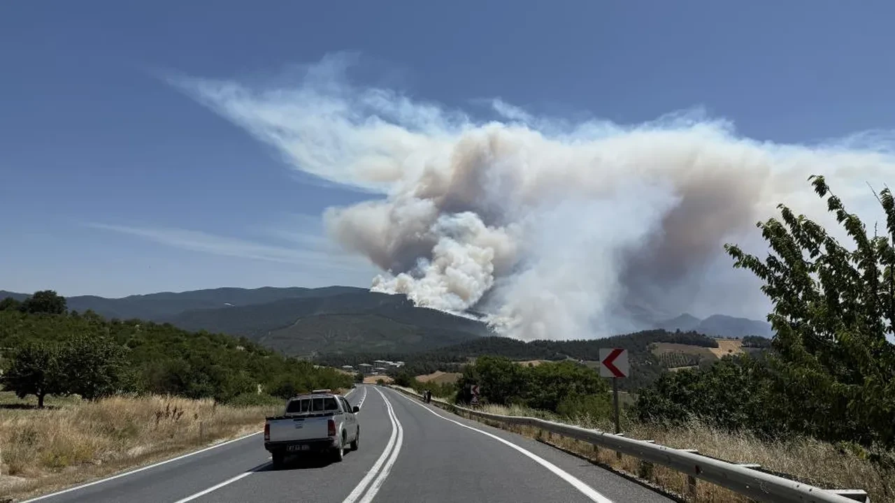 Sakarya'da itfaiyecilerin ölüm kalım savaşı kamerada! 'Geri gel, yanacağız'