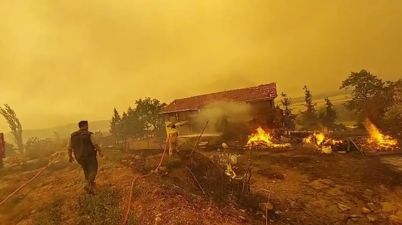 Bakan Yumaklı'dan 'orman yangınları' açıklaması: 'Riskli 3 yangın sürüyor, gözaltılar var' 