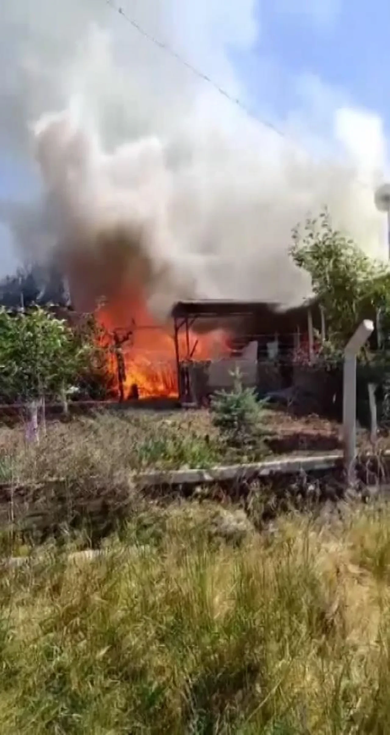 Sivas'ta korkutan yangın: Müstakil ev alev alev yandı