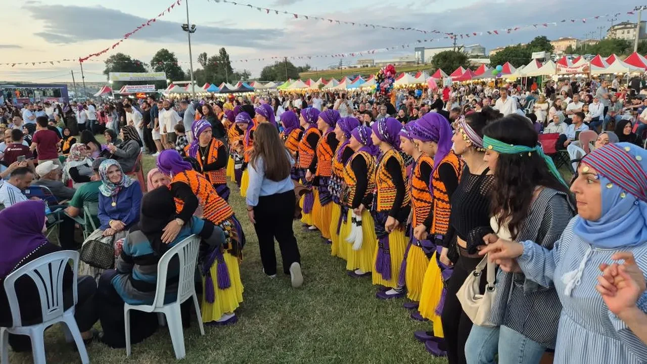Tekirdağ’da horon kuyruğu 1 kilometreyi aştı!
