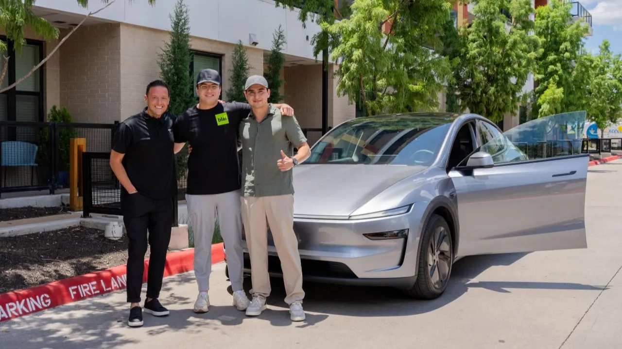 Teknolojide çığır açıldı! Elon Musk paylaştı: Model Y sahibinin evine kendi gitti