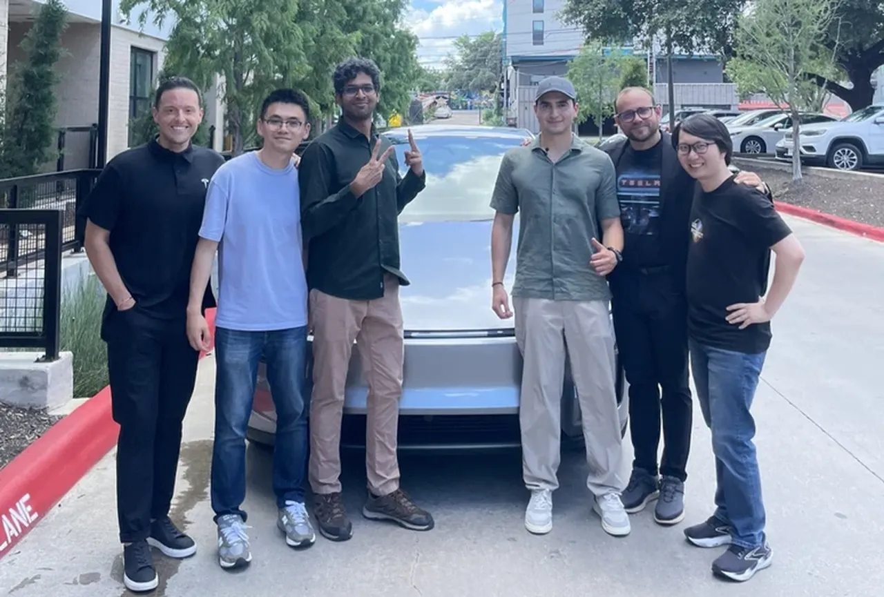 Teknolojide çığır açıldı! Elon Musk paylaştı: Model Y sahibinin evine kendi gitti