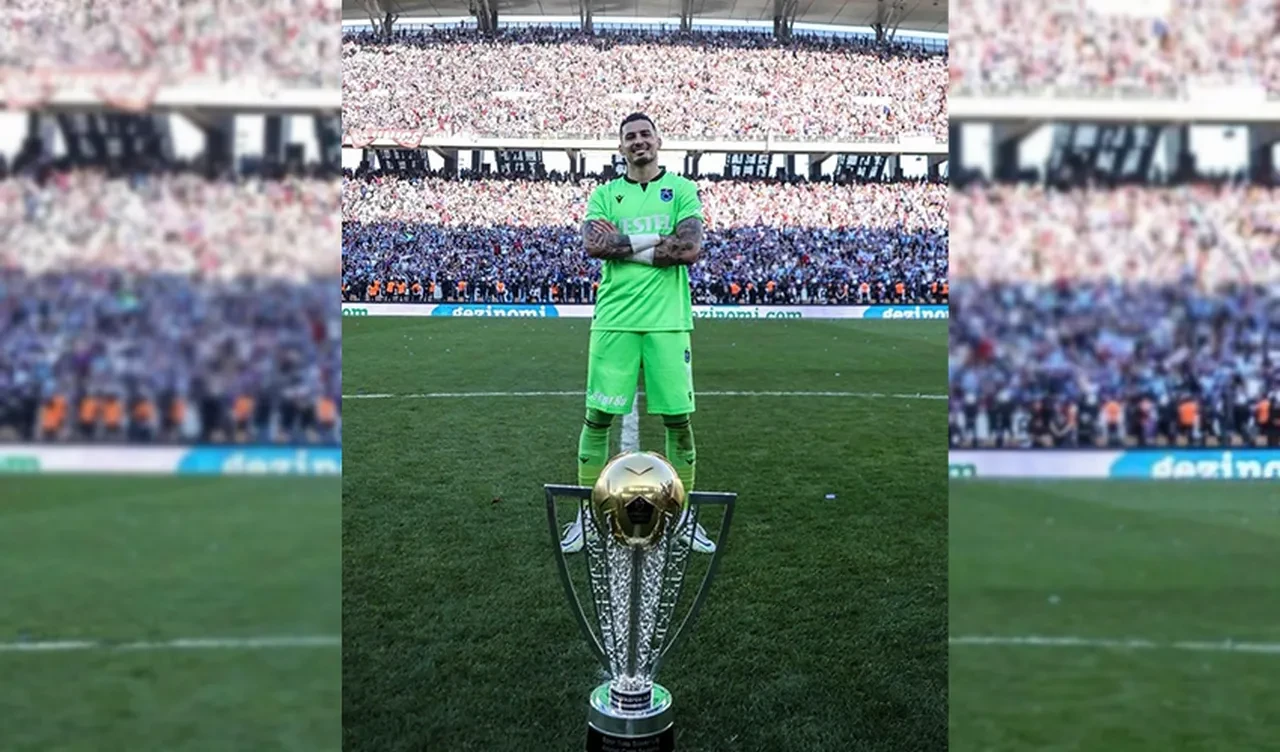 Uğurcan Çakır Fenerbahçe iddialarına son noktayı koydu! Şampiyonluk kupalı paylaşım