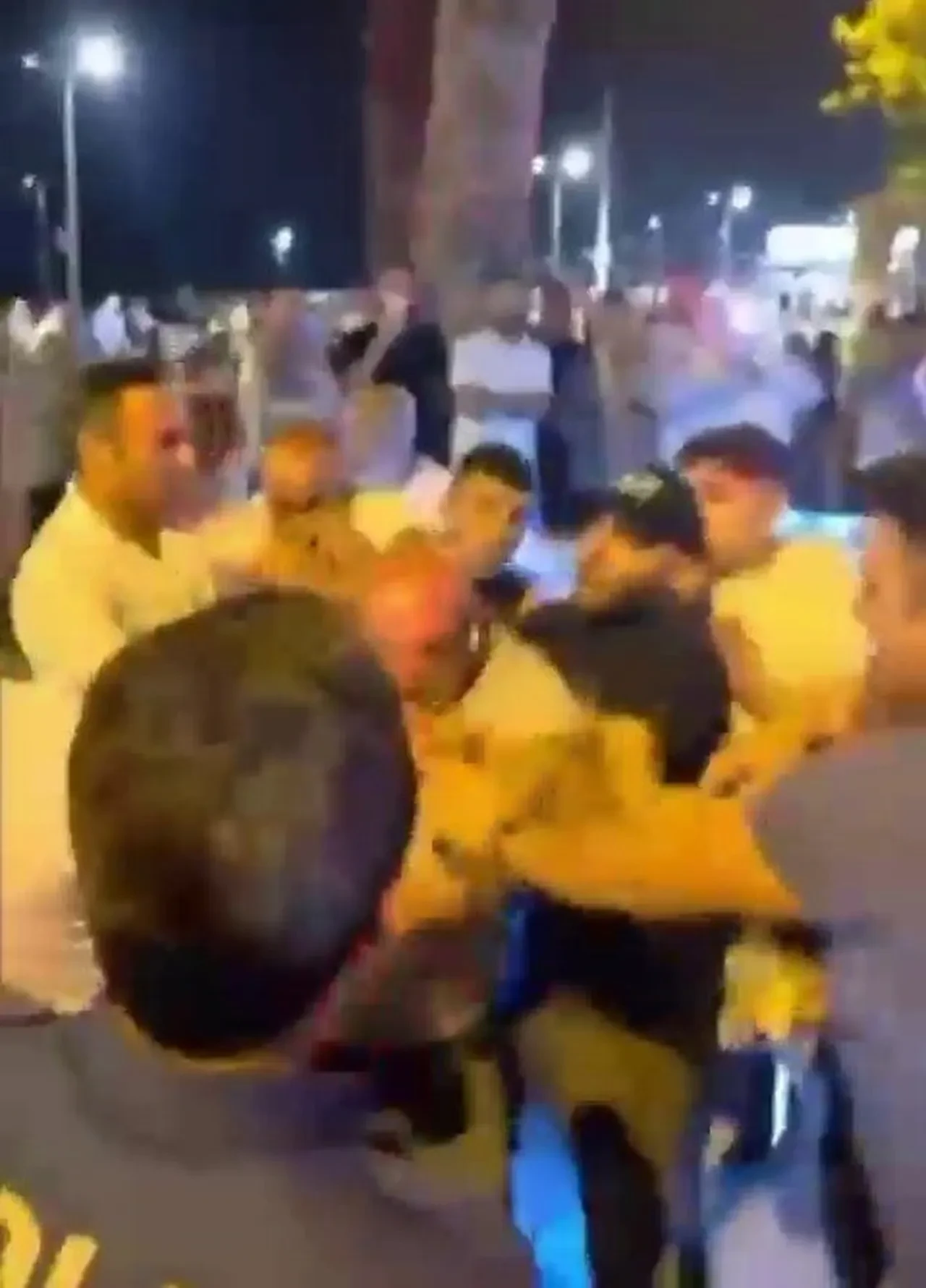 Zabıta ve seyyar satıcıların meydan muharebesi kamerada!