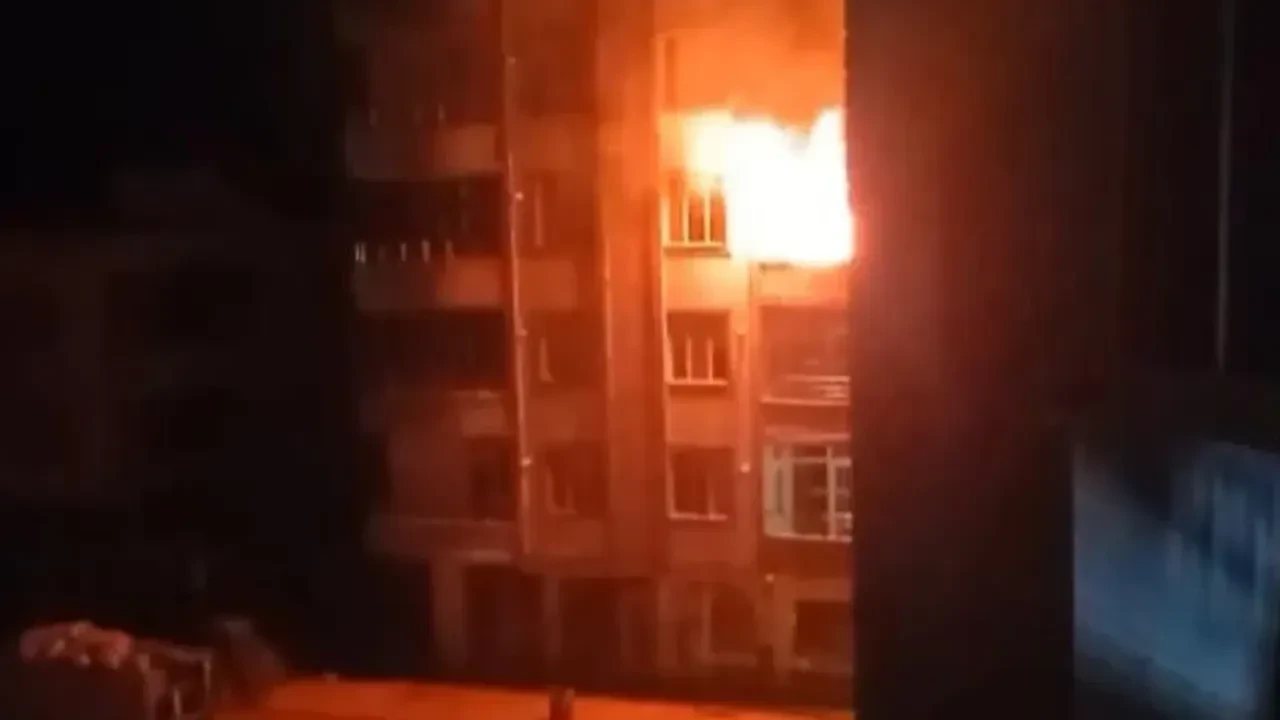 Adıyaman Besni’de bir apartmanda çıkan yangın paniğe neden oldu!