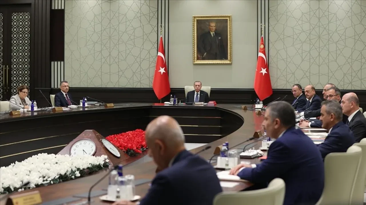 Cumhurbaşkanlığı kabinesi emekli zammı ve kamu işçisi için toplanıyor