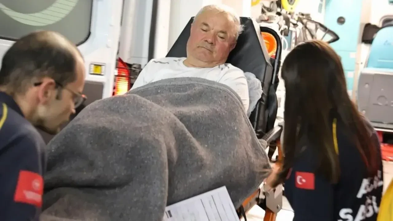 Hasan Dağı’nda yaralanıp mahsur kalan 1’i çocuk 4 kişi , askeri helikopterle kurtarıldı