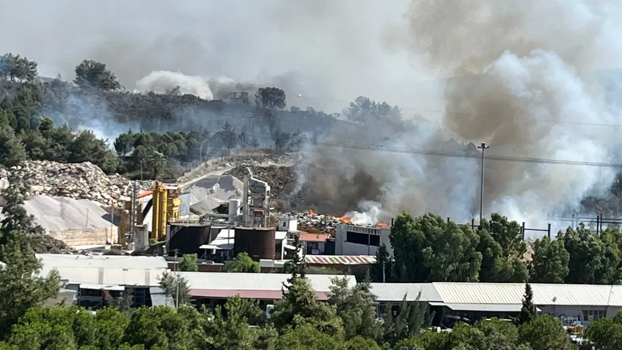 İzmir Gaziemir yangın son durum! Son dakika bilgisine göre Buca ilçesine sıçradı