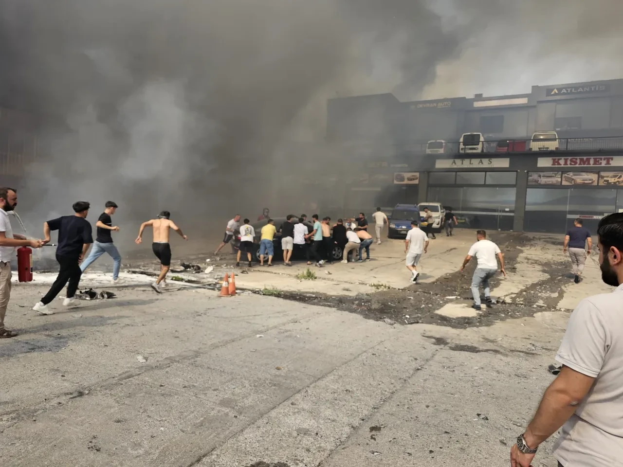 İzmir Gaziemir yangın son durum! Son dakika bilgisine göre Buca ilçesine sıçradı
