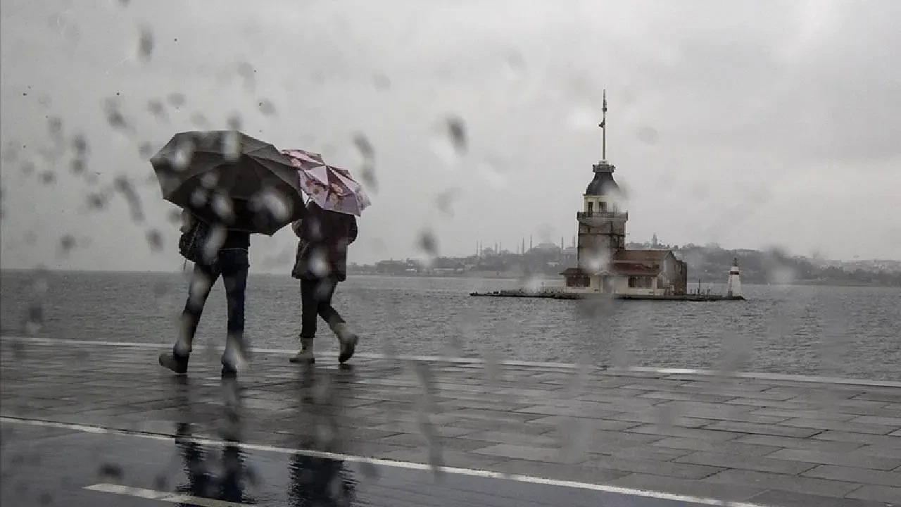 Sağanak yağış ve fırtına kapıda! İstanbul için saat verildi: Çok kuvvetli geliyor 