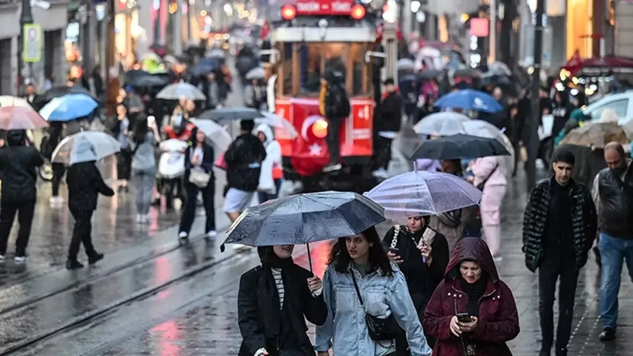 Sağanak yağış ve fırtına kapıda! İstanbul için saat verildi: Çok kuvvetli geliyor