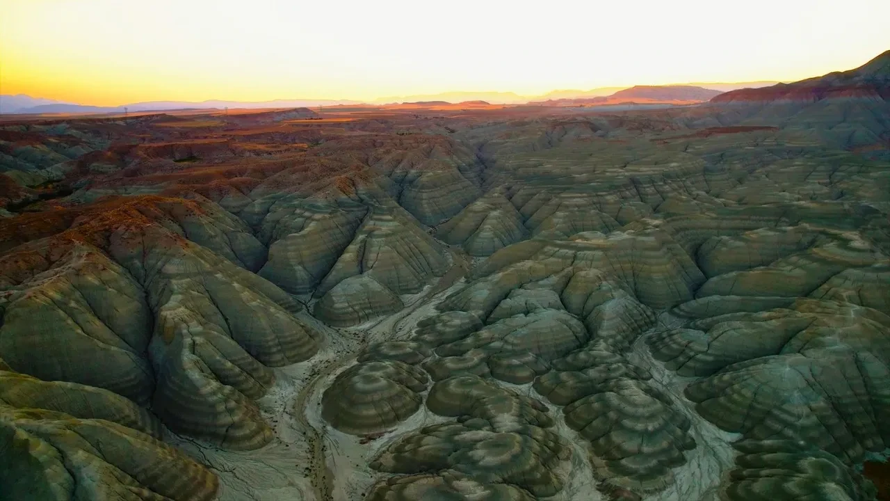 Tam 10 milyon yıllık doğal oluşum! Gökkuşağı Tepeleri görenleri hayran bırakıyor