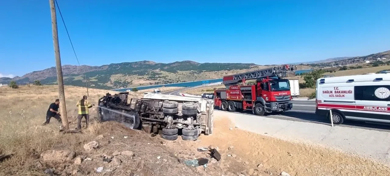 Tunceli'de feci kaza: Sürücü araçtan fırladı!