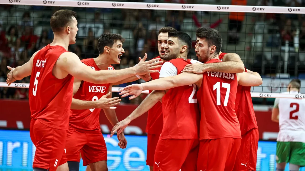Türkiye Fransa voleybol maçı saat kaçta, hangi kanalda? Filenin Efeleri 2. hafta kapsamında son maçına çıkıyor