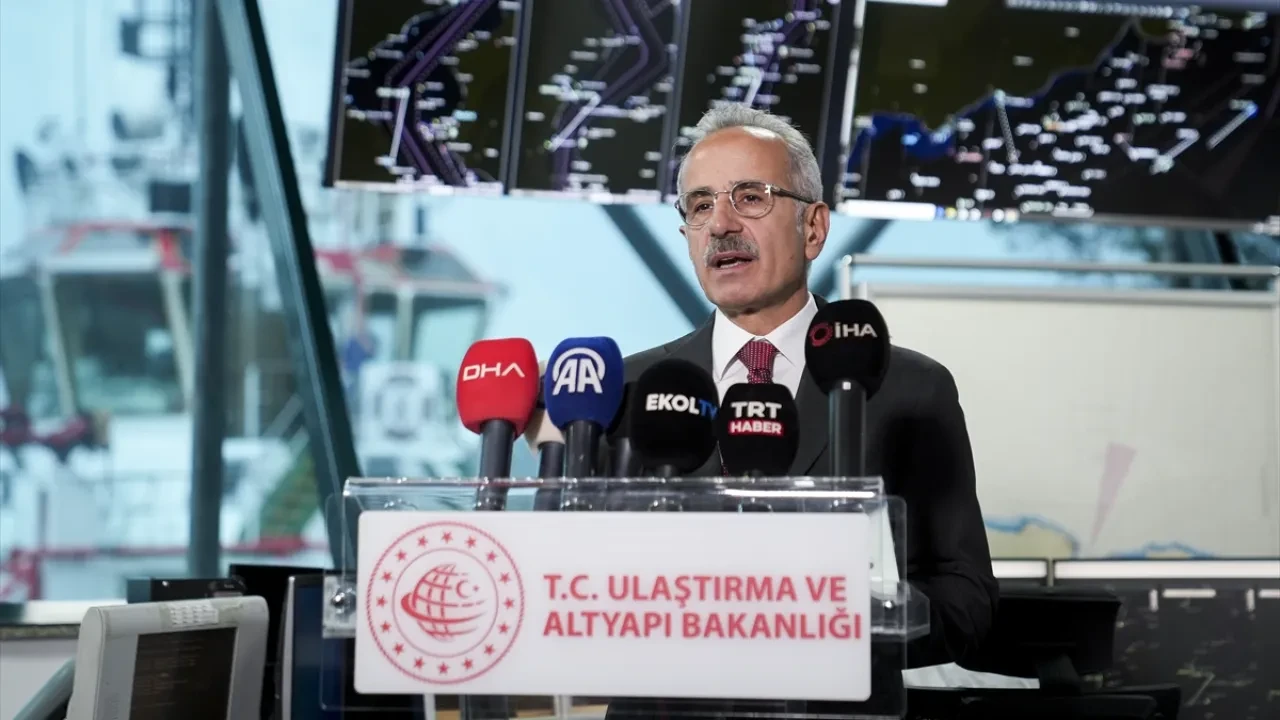 Bayram öncesi ulaşımda bir dizi tedbir! Bakan Uraloğlu açıkladı: Fahiş fiyata sıkı takip