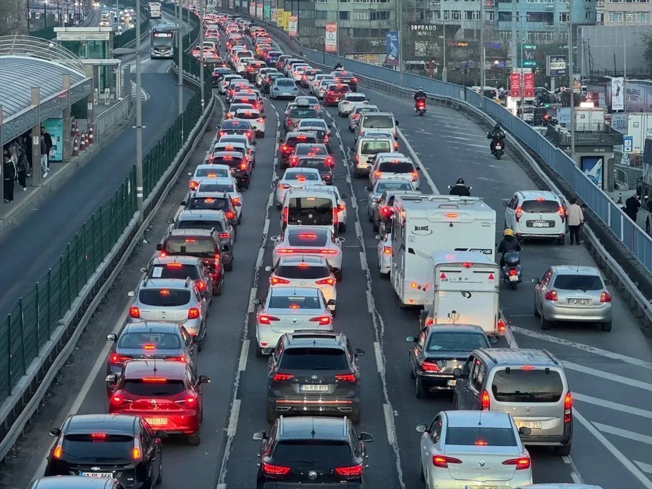 Bayram öncesi ulaşımda bir dizi tedbir! Bakan Uraloğlu açıkladı: Fahiş fiyata sıkı takip