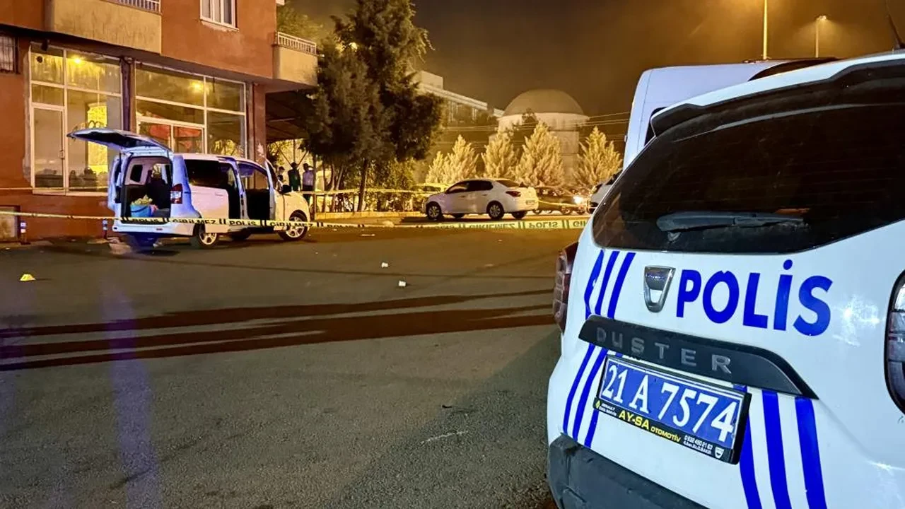 Diyarbakır'da 2 grup birbirine girdi: Silahlı kavgada ortalık savaş alanına döndü!