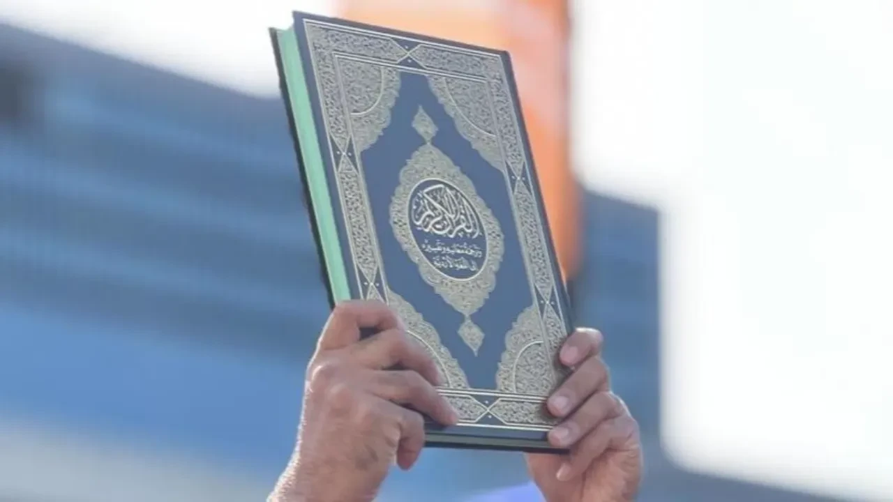 Fransa'da alçak eylem: Camide Kur'an-ı Kerim yakıp kaçtı