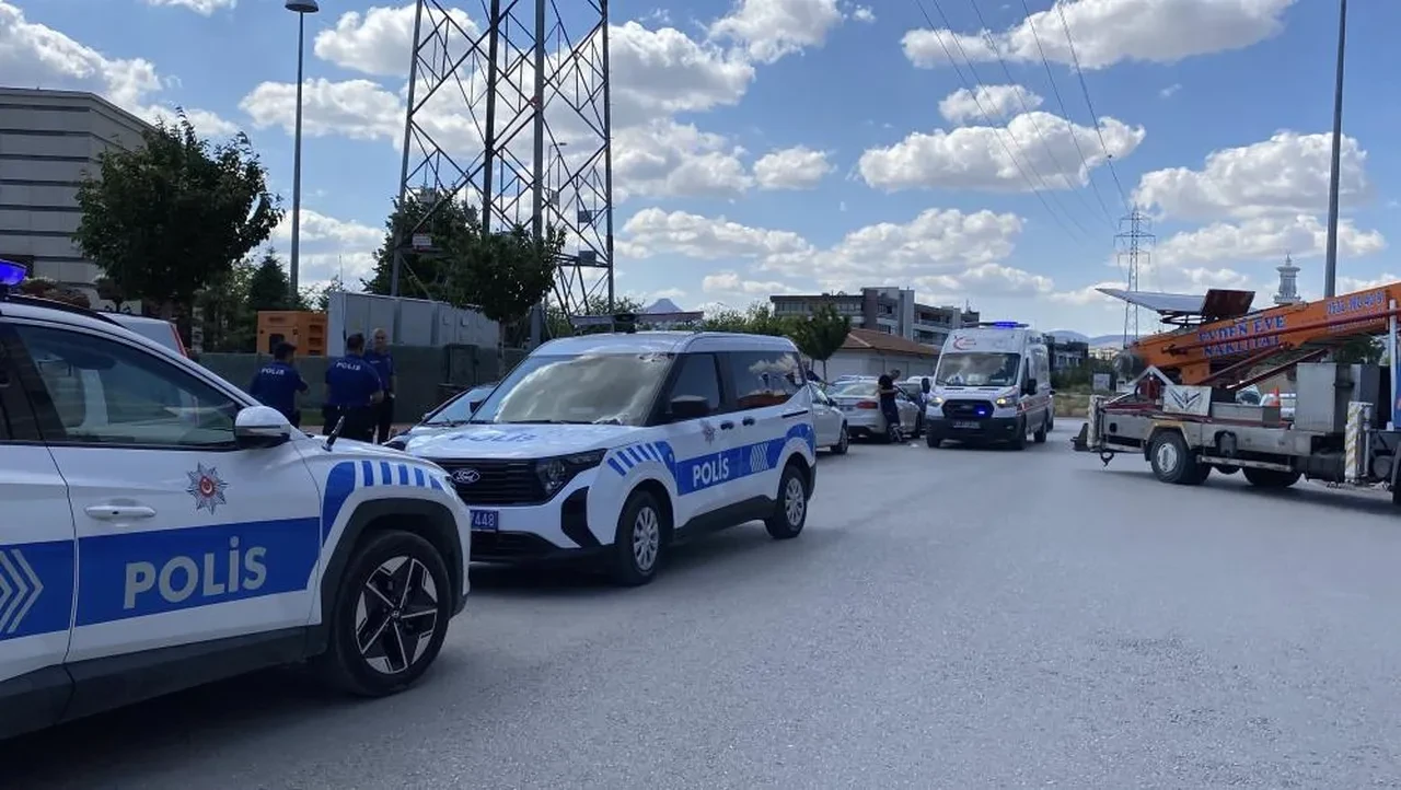 Gençler arasında çıkan kavgada kan aktı